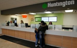 Huntington Bank Holiday Hours Opening/Closing in 2024 | Near Me