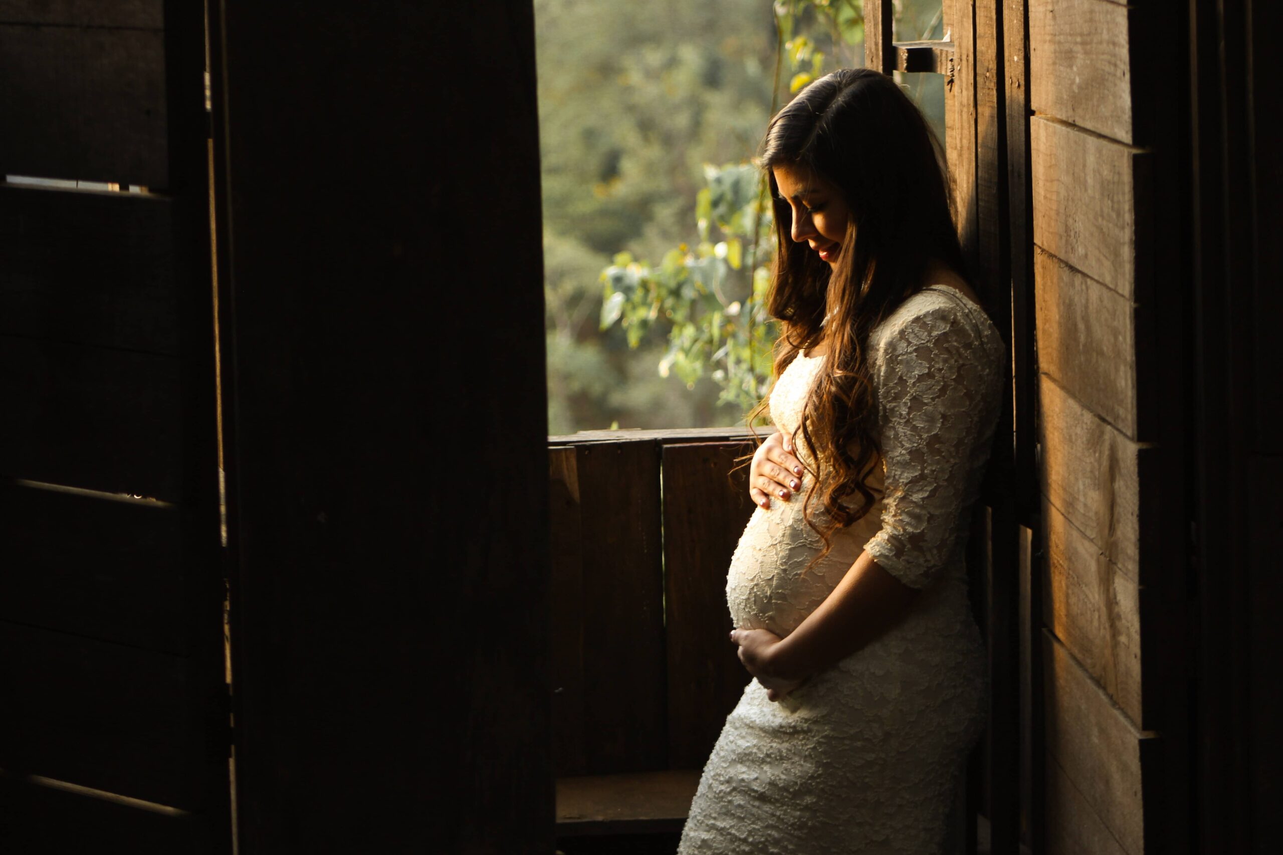 Capturing Radiance: Tips for Stunning Maternity Photos