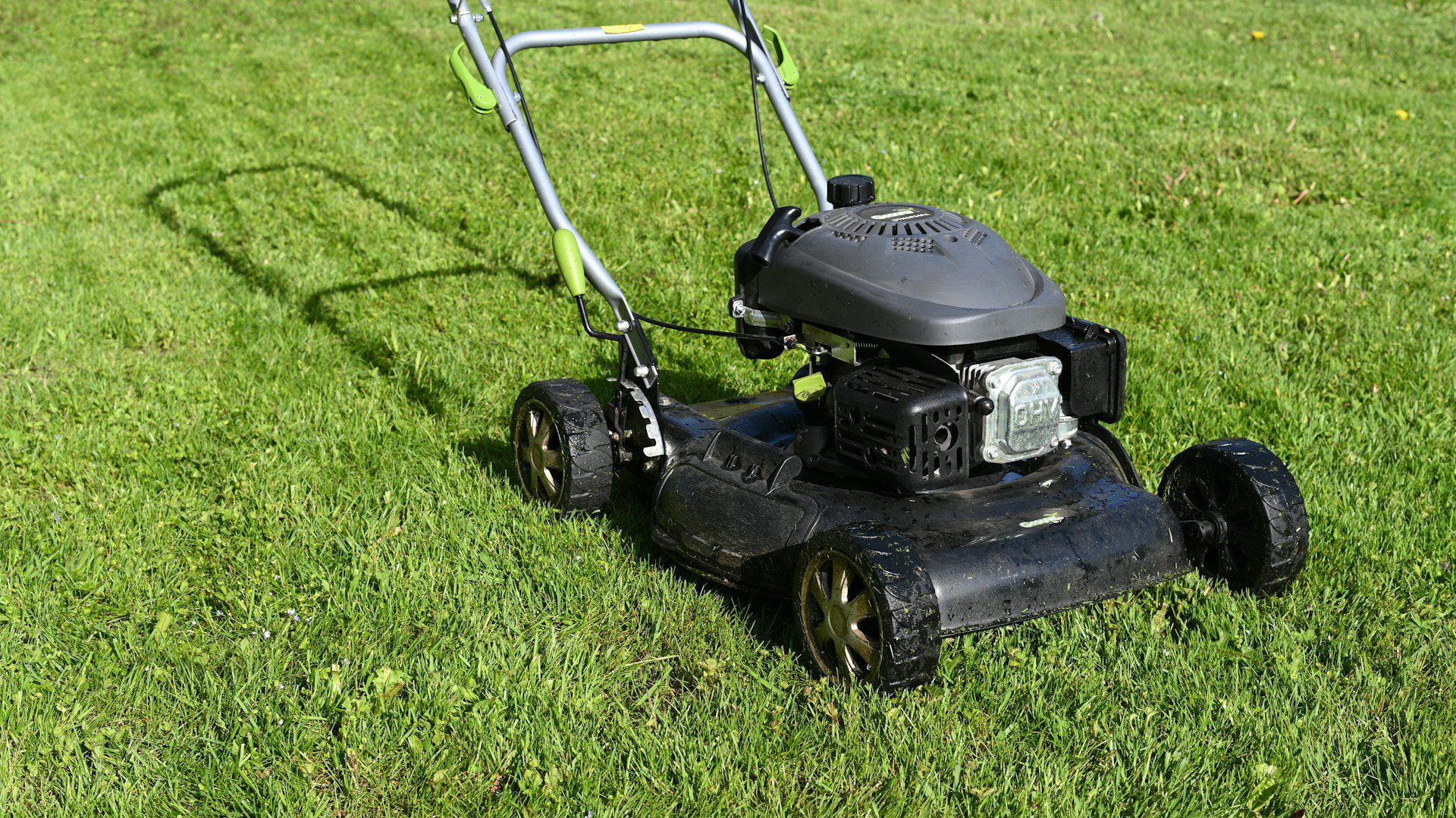 No Cords, No Hassle, Just Grass That Looks Great